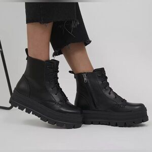 Ugg Sidnee Boots🖤